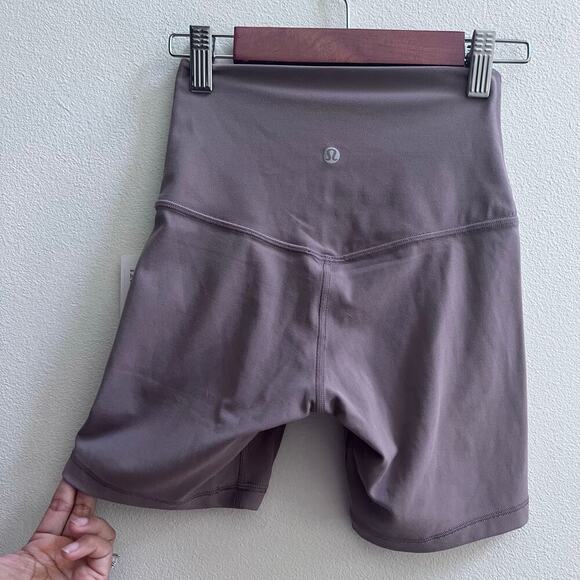 Lululemon Align High Rise Short 6" NWT Size 2 - Picture 2 of 4